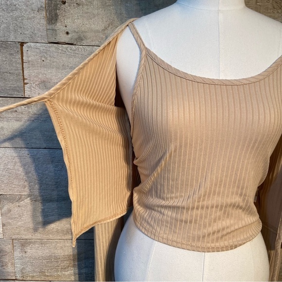 Livi by Olivia Rae women’s beige cropped ribbed tank cardigan set in size small - Picture 6 of 10